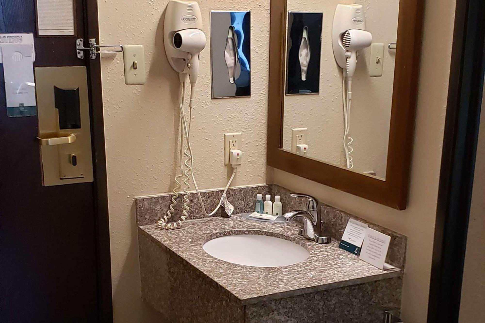 Quality Inn Dfw Airport North - Ірвінг Екстер'єр фото