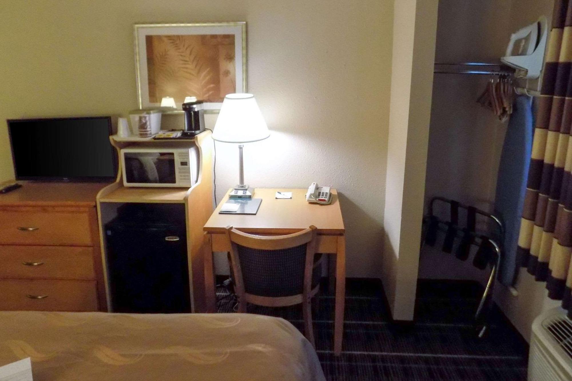 Quality Inn Dfw Airport North - Ірвінг Екстер'єр фото