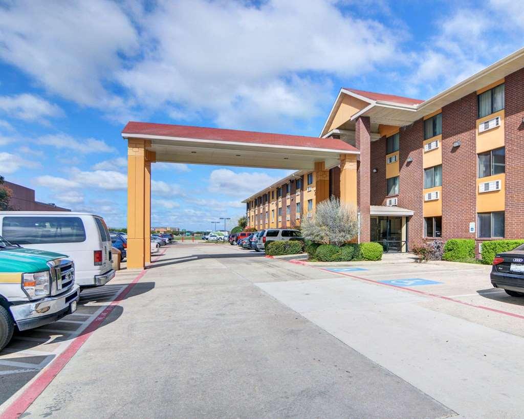 Quality Inn Dfw Airport North - Ірвінг Екстер'єр фото